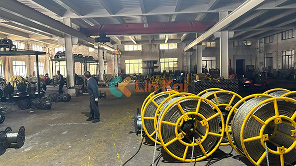 Ningbo Lingkai Electric Power Equipment Co., Ltd. Испорачува висококвалитетно челично јаже во Малезија за проводници кои се нанижуваат и влечат